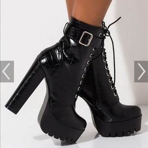 NEW AZALEA WANG BLACK CHUNKY BOOTS SIZE 8M